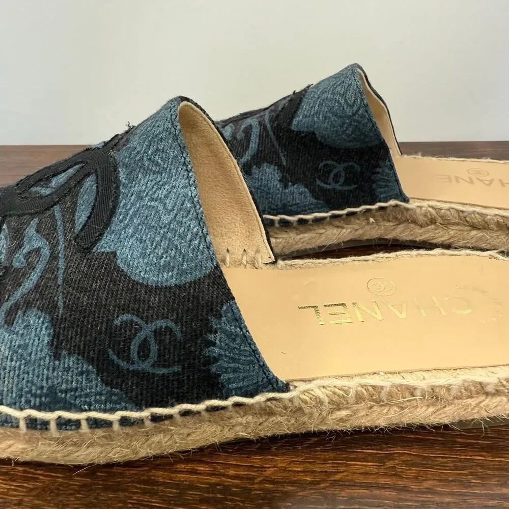 CHANEL Black and Blue Logo Espadrille Mules - Picture 4 of 10